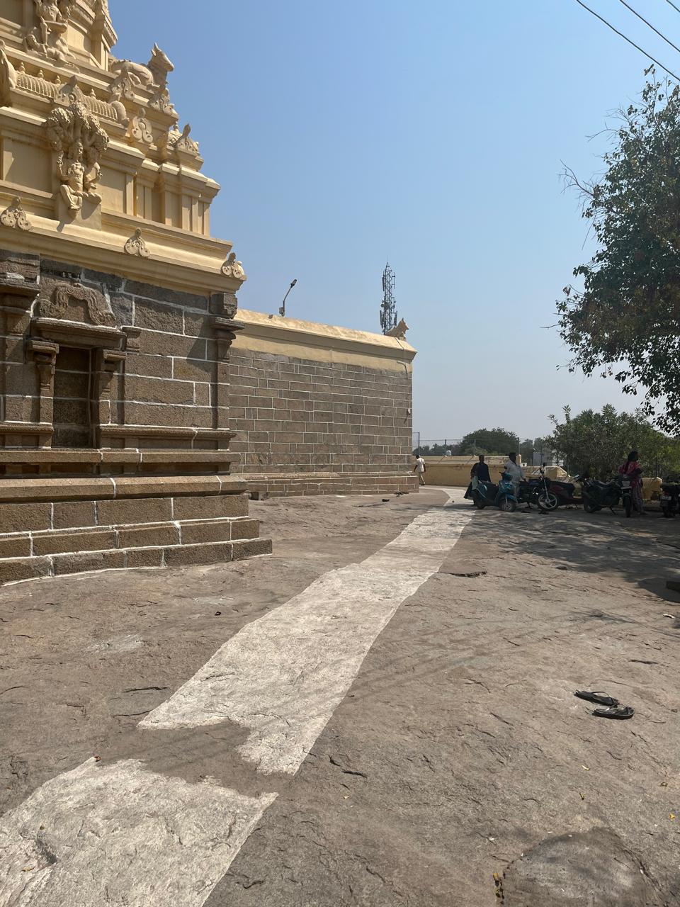 வெளி பிரகாரம் - ஒரு தோற்றம்