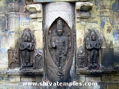 Brahma, Vishnu on either side of Lingothbhavar