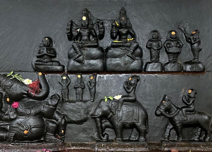 Sculpture depicting Avvaiyar's journey to Kailash