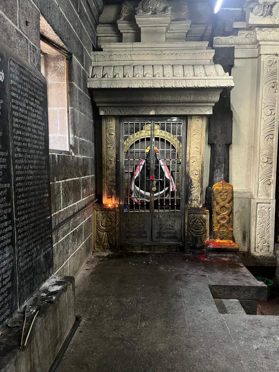 Vinayaka worshipped by Avvaiyar