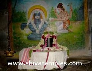 A Shivalingam in the prakaram