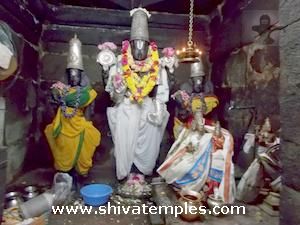Varatharaja Perumal with Sreedevi, Bhoodevi