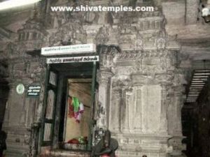 Entrance to the sannidhi of Elavaarkuzhali