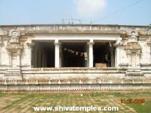 Mandapam in front of Siva shrine