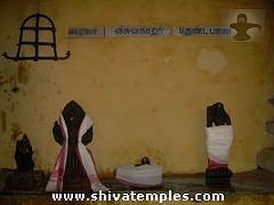 பிராகாரத்தில் பைரவர், காசி விஸ்வநாதர், தண்டபாணி