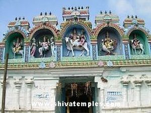 நுழைவாயில் சுதைச் சிற்பங்கள்