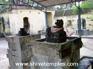 நந்தி, பலிபீடம், கொடிமரம் உள்ள முன் மண்டபம்