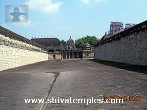 நீண்ட வெளிப் பிரகாரம்