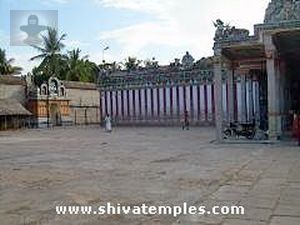 Spacious eastern outer prakaram