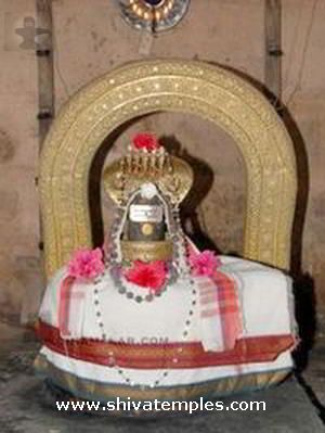 Presiding Deity &ndash; Karukkudi Nathar