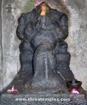 முகப்பு வாயில் மதிற்சுவர் மாடத்தில் விநாயகர்