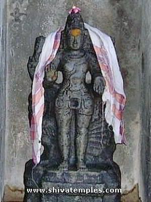 பிராகாரத்தில் சுப்பிரமணியர் சந்நிதி