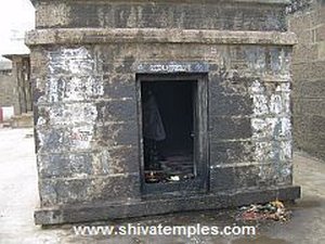 பிரகாரத்தில் சந்நிதி