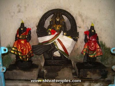 Subramanya with His consorts Valli and Deivanai