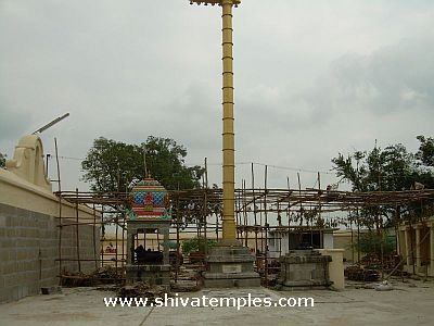 Dwajasthambam, balipeetam and Nandi in front of presiding deity
